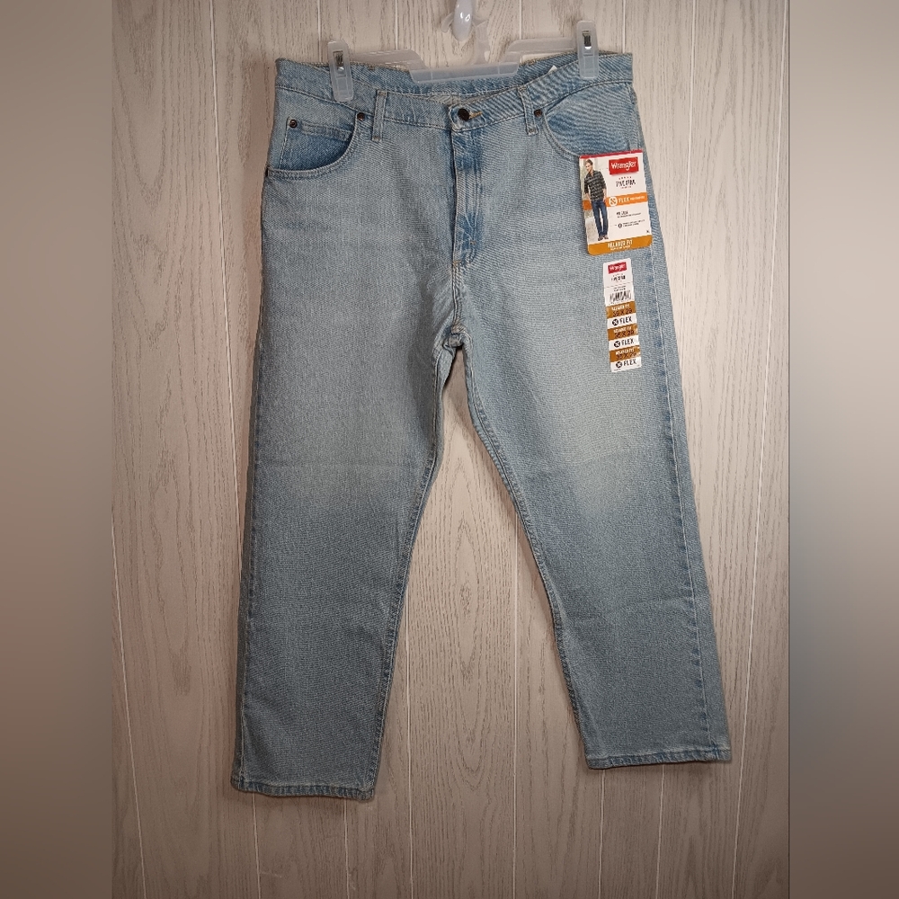 Wrangler Jean Light blue 36x29 relaxed fit jeans.